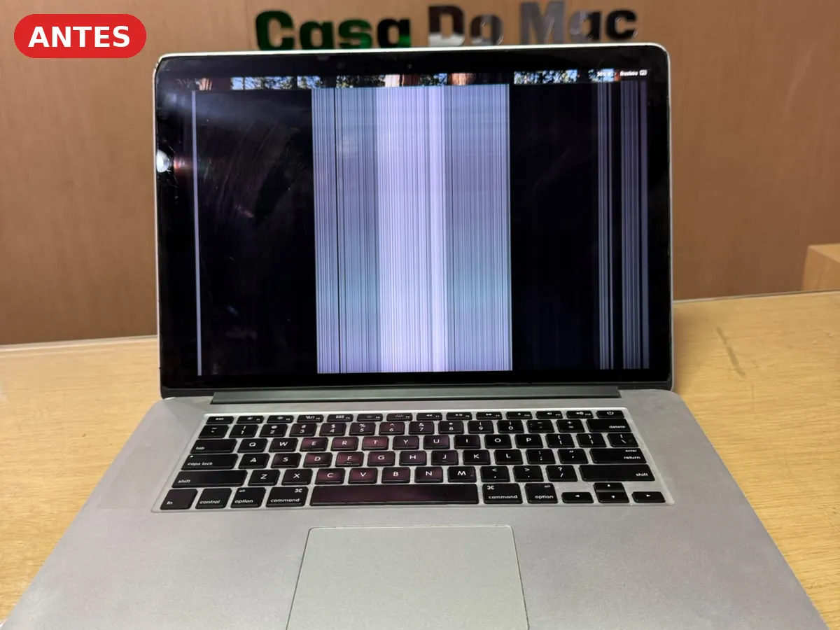 MacBook Pro 15 Macbook pro 15 polegadas com listras verticais na tela, antes da troca, na casa do mac asa norte