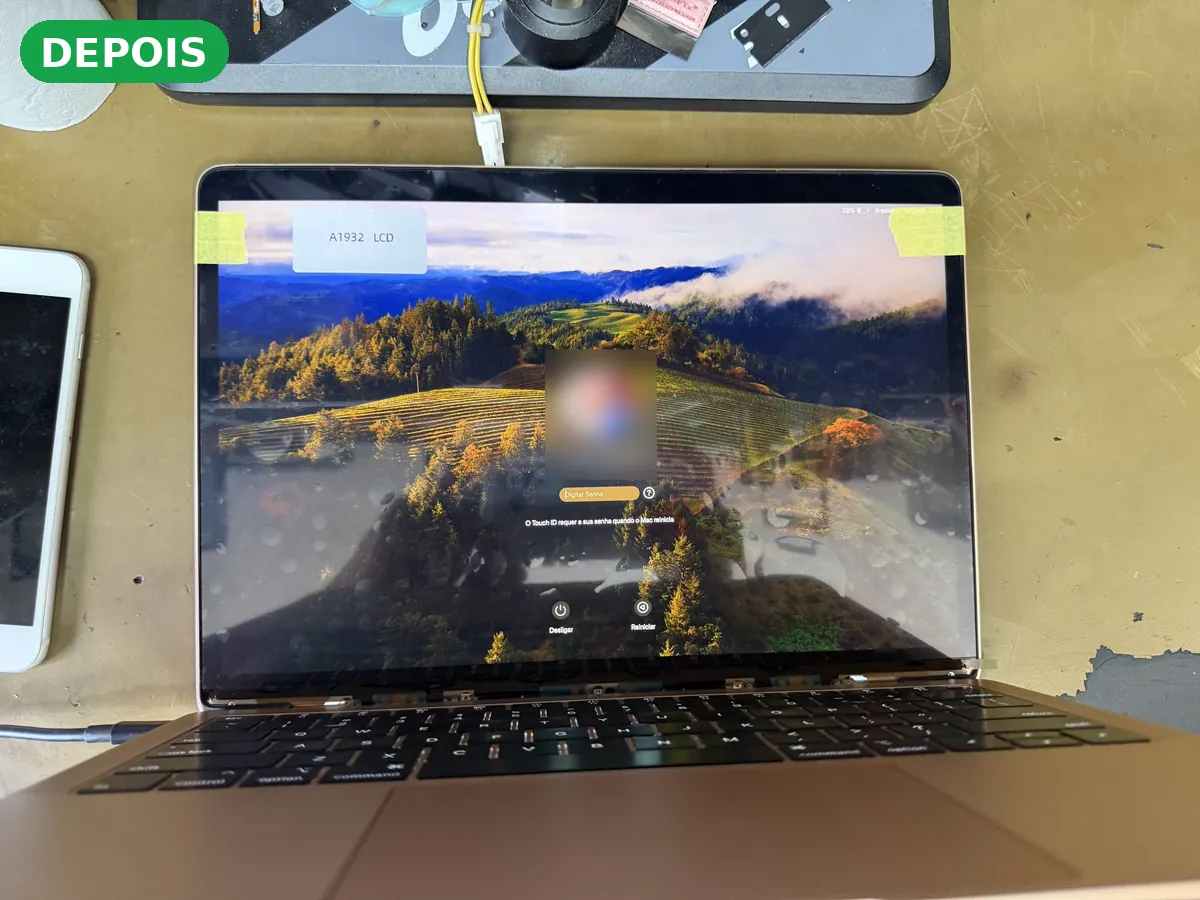 MacBook Air 13 Macbook air 13 a1932 com lcd novo ligado na bancada da casa do mac asa norte